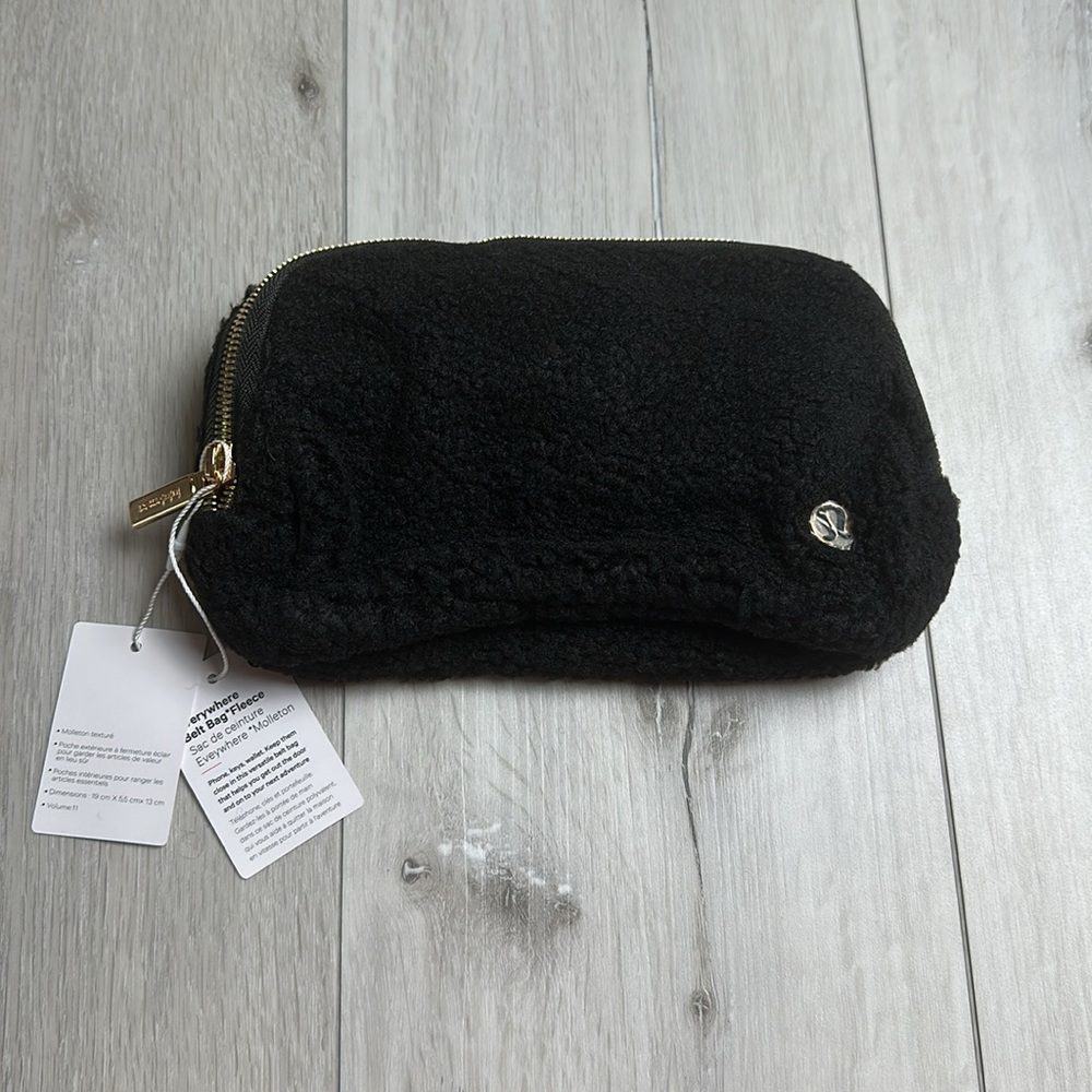 Lululemon Everywhere Fleece Belt Bag Black New With Tags - Picture 3 of 5